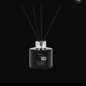 NIB Hotel Collection Vanilla Brûlée Reed Diffuser - Black Bottle